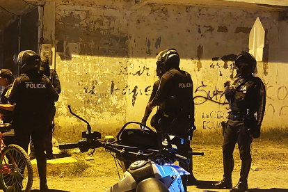 La Policía Nacional investiga el triple crimen que conmocionó a Muey.