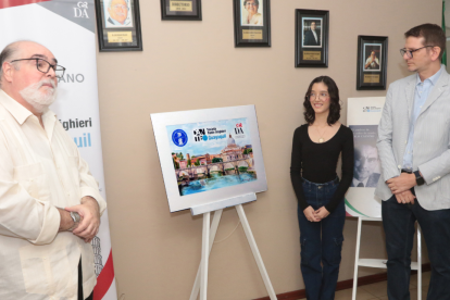 María Fernanda Robles, autora del cuadro, Francesco Aycart y Luigi Orlandini.