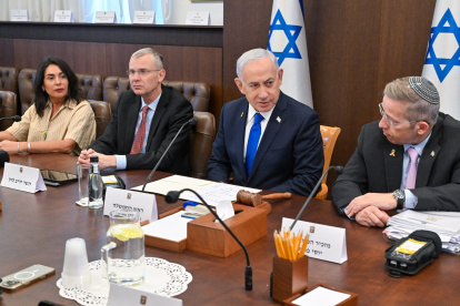 Netanyahu sigue aplazando su juicio ante la justicia.