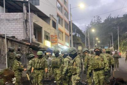 Militares y policías fueron movilizados a las provincias de la Sierra por el paro nacional.