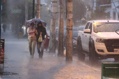 El COE Metropolitano alertó sobre 18 sectores que serán los más afectados por las precipitaciones, ráfagas de viento y posibles deslizamientos.