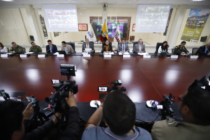 Diana Atamaint, presidenta del CNE, encabezó la instalación de la Mesa Nacional de Seguridad Electoral en el ECU 911 de Quito.