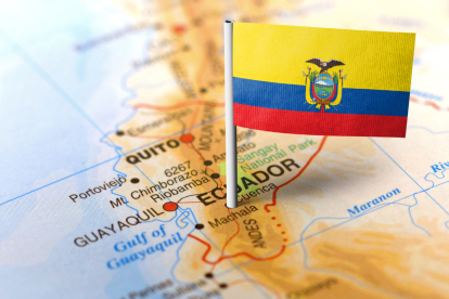 En el mes de octubre se celebra el Día del Escudo Nacional.