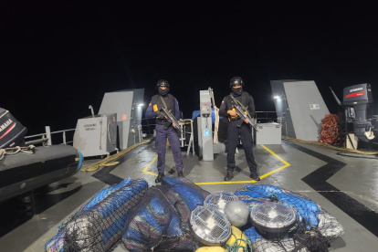 Ecuador y EE.UU. bloquean embarcaciones con armas.