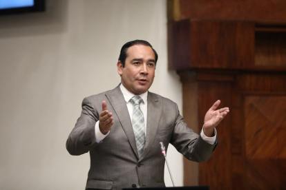 El legislador del correísmo Juan Andrés González presentó la denuncia ante el TCE.