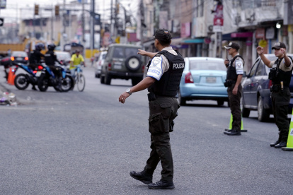 180 policías de tránsito trabajan en el cantón, con apoyo de drones y monitoreo de semáforos.