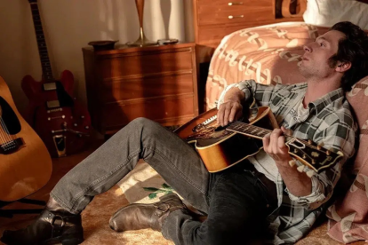 Protagonizada por Jeremy Allen White, la película Springsteen: Música de ninguna parte tiene críticas mixtas.