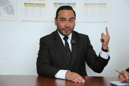 Juan González es el actual jefe de bloque de la Revolución Ciudadana en la Asamblea Nacional de Ecuador.