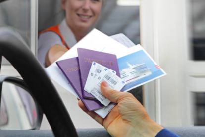 La Tarjeta de Cruce Fronterizo (BCC) es un documento laminado, también conocido como "visa láser", que facilita la entrada terrestre de mexicanos a zonas limitadas de Estados Unidos.