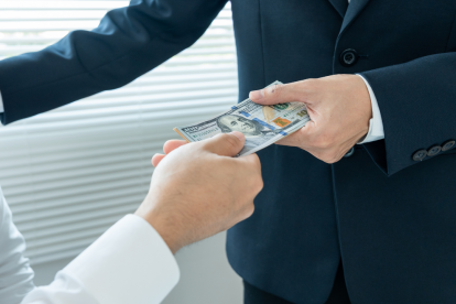 Cada año se analiza si se aumenta el salario básico en Ecuador.