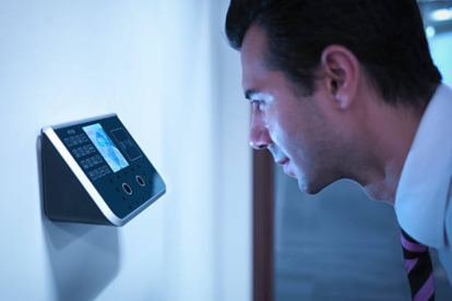 El reconocimiento facial se convierte en el método estándar para la verificación de identidad de extranjeros en los puntos de entrada y salida de EE. UU. a partir de diciembre de 2025.