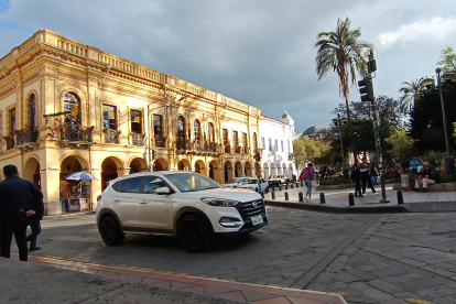 Los automotores que transitan por la ciudad de Cuenca deben cumplir con la RTV cada año para actualizar la matriculación.