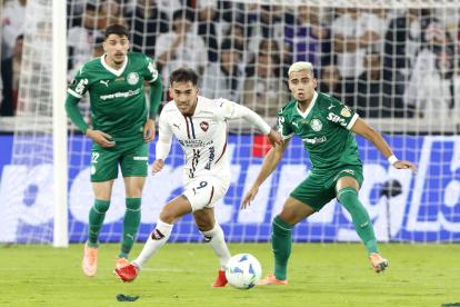 Lisandro Alzugaray (c) marcó uno de los goles de Liga de Quito sobre Palmeiras.