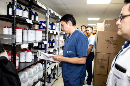 Primer lote de medicamentos del IESS llega a Quito.