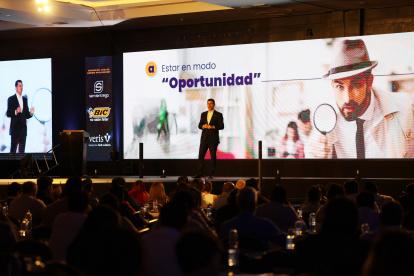 Cerca de unas 1.300 personas se congregaron en el Congreso la Cámara de Ideas en el Centro de Convenciones de Guayaquil.