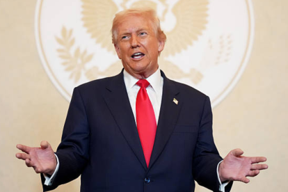 El Gobierno de Trump está planificando reemplazar a directores de ICE con personal de la Patrulla Fronteriza (CBP) en un intento por acelerar las detenciones y cumplir la meta no oficial de 3.000 arrestos diarios.