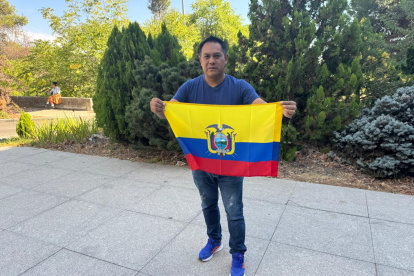 Edison Guallasamín, embajador de Ecuador en CONECTA 2025, compartió experiencias sobre educación e inclusión digital.