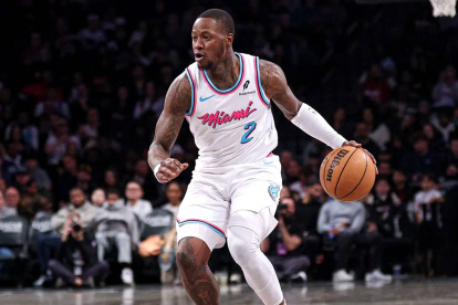 Terry Rozier es jugador de los Miami Heat y permanece arrestado.