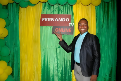 Fernando Álvarez, periodista y fundador del medio digital FernandoTV, fue asesinado a tiros mientras jugaba fútbol en el coliseo municipal de Salitre, provincia del Guayas.