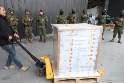 Calendario. El CNE inició el traslado de las papeletas impresas para la conformación de los kits electorales.