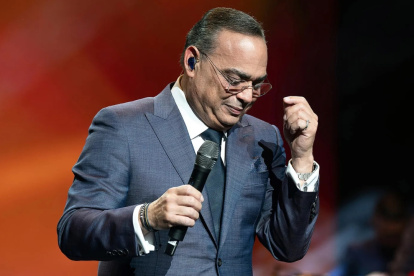 El Caballero de la Salsa llega al escenario ecuatoriano con su inconfundible estilo.