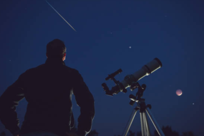La observación del Cometa 3I/ATLAS en Sudamérica requiere telescopios avanzados debido a su débil magnitud, a pesar de la expectación generada en la región.