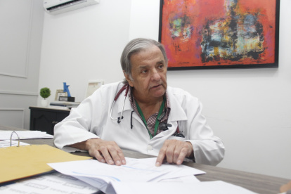 El doctor José Guevara denuncia que la salud pública adeuda millones a Interhospital, un centro médico ubicado en la ciudadela Los Ceibos, en Guayaquil.