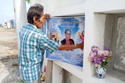 Héctor pasó de la brocha gorda y andamios de caña a plóters digitales y diseños gráficos.