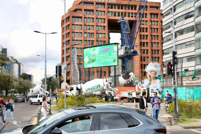Referencia. En Quito existen más de mil vallas publicitarias, la mayoría sin permisos municipales.
