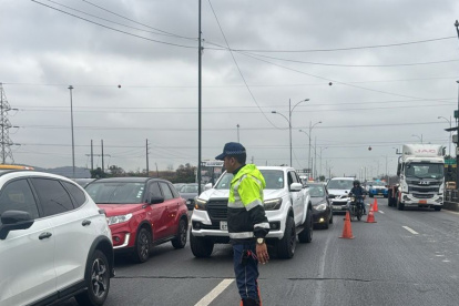 Los agentes regulan el tránsito a diario en las calles.