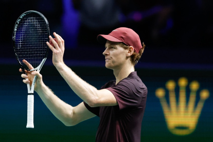 Jannik Sinner avanzó a la semifinal del Masters 1000 de París tras vencer 6-3, 6-3, a Ben Shelton.