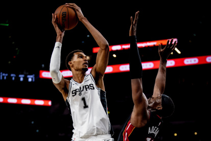 El basquetbolista francés, Víctor Wembanyama, selló una noche mágica de 26 puntos, 18 rebotes, 6 asistencias y 5 bloqueos.