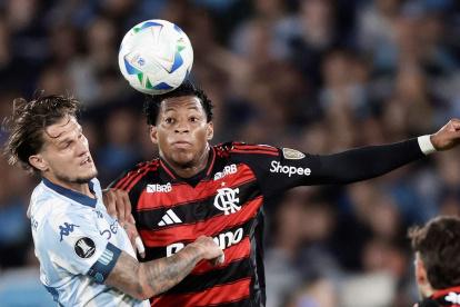 Gonzalo Plata (d) con la camiseta de Flamengo ya sabe lo que es ganarle a Palmeiras esta temporada.