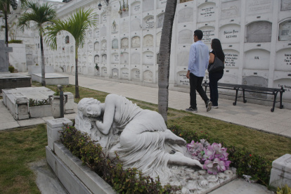 El 2 de noviembre, en la puerta 3 del Cementerio General, se celebrarán dos misas campales, a las 10:00 y 12:00, para que las familias puedan rendir homenaje a sus seres queridos de manera organizada y respetuosa.