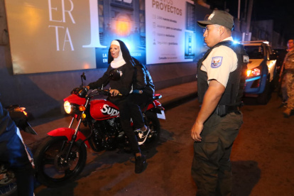 El evento no contaba con autorización oficial, pese a ser promovido en redes sociales días antes, lo que generó conflicto entre los organizadores y las autoridades.