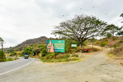El mirador de Santa Ana y la Virgen María está en el kilómetro 2,5 de la vía Samborondón - Salitre.