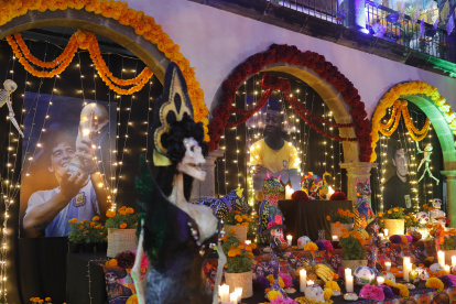El altar de día de muertos dedicado a los exfutbolistas Diego Armando Maradona, Pelé y Antonio ‘Tota’ Carbajal.