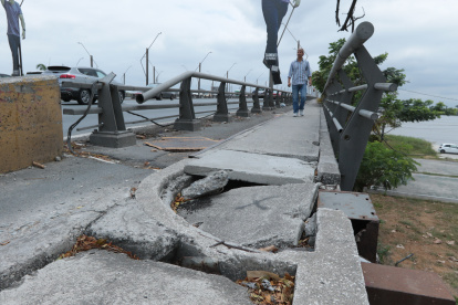 Norte. El puente de la Unidad Nacional está bajo la administración del Ministerio de Infraestructura y Transporte. Usuarios exigen mantenimiento correctivo y aseo.