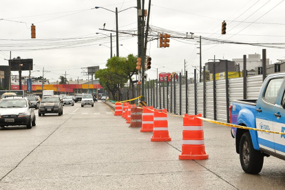 Archivo. En septiembre de 2025, la Juan Tanca Marengo y Rodrigo Chávez se cerró por el inicio de obras para construir dos pasos elevados.