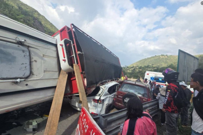 Un nuevo siniestro de tránsito se registró el domingo 2 de noviembre en Guayllabamba, a la altura del puente del río Pisque, con tres vehículos involucrados.