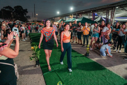 Moda. Mujeres de Pastaza mostraron su talento en desfile.