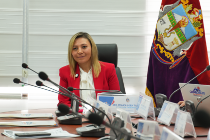 Mónica Loza Torres, prefecta de Chimborazo subrogante, denunció ante el TCE a la ministra de Trabajo.