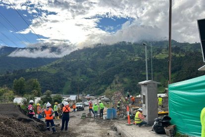 Voluntarios. La construcción del salón, a manos de voluntarios, ubicada en la parte alta de El Triunfo, tiene un avance del 90%.