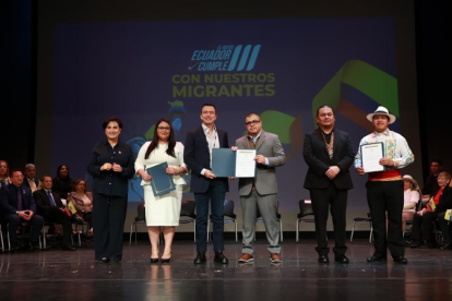 El presidente Daniel Noboa en su visita con migrantes en Nueva York.