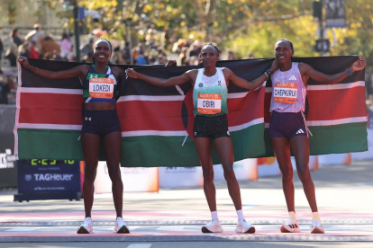 Hellen Obiri rompió el récord de la prueba femenina que data de 2003.