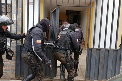 Loja - La provincia de Loja, conocida por su tranquilidad, atraviesa un año difícil. En lo que va del 2025 se han registrado 24 muertes violentas, una cifra que marca un incremento del 26 % respecto al año anterior. Así lo confirmó Luis Merino, jefe de Criminalística, quien reconoce que detrás de estos crímenes hay un trasfondo que va más allá de lo común: el narcotráfico y las disputas entre grupos delictivos que intentan ganar terreno en el sur del país.ag-externos