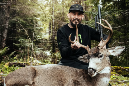 Marlon ‘Chito’ Vera compartió fotos cazando un ciervo.