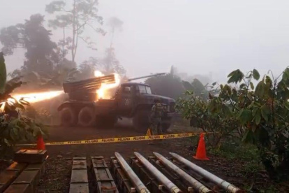 Se utilizó un sistema múltiple de cohetes para bombardear la minería ilegal en Azuay.