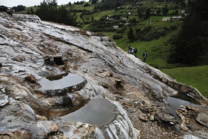 BOLIVAR. LAS MINAS DE SAL FUERON LA PRINCIPAL FUENTE DE SUSTENTO E SALINAS EN LA DECADA DE LOS 70, AHORA SON LAS MICROEMPRESAS VARIAS.
AG-EXTERNO