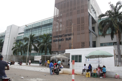 Funcionarios del hospital señalan que solo hay arreglos cosméticos en el hospital.